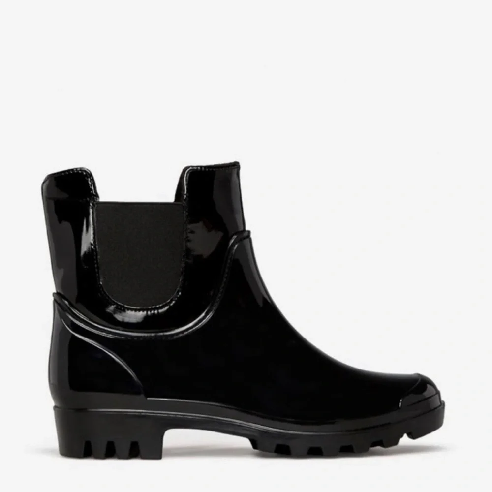 Black Chelsea Boot For That Wet Weather
